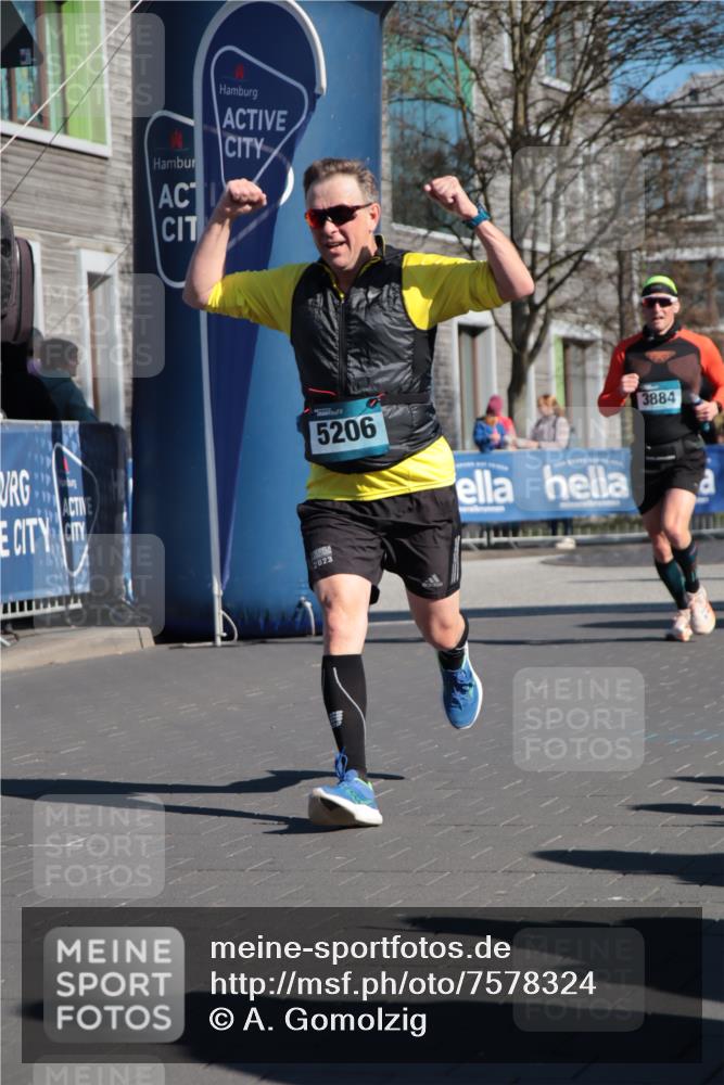 06.04.2025 - 44. Internationalen Wilhelmsburger Insellauf A. Gomolzig http://msf.ph/oto/7578324 06.04.2025 10:28:41 Ziel 3403, 3884, 5206 meine-sportfotos.de