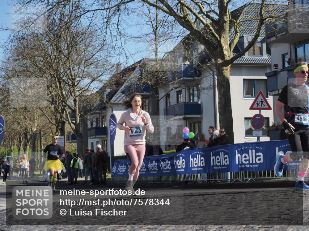 06.04.2025 - 44. Internationalen Wilhelmsburger Insellauf Luisa Fischer http://msf.ph/oto/7578344 06.04.2025 10:43:46 Ziel 4222, 5063, 4509 meine-sportfotos.de