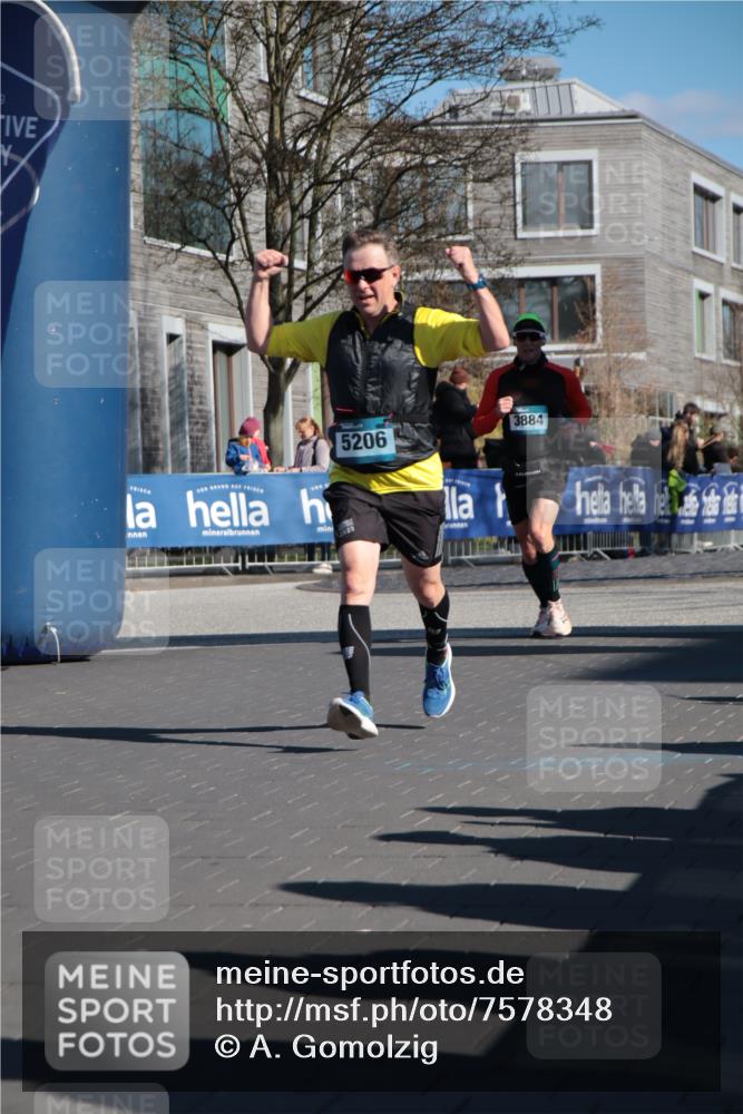06.04.2025 - 44. Internationalen Wilhelmsburger Insellauf A. Gomolzig http://msf.ph/oto/7578348 06.04.2025 10:28:40 Ziel 3403, 3884, 4250, 5206 meine-sportfotos.de