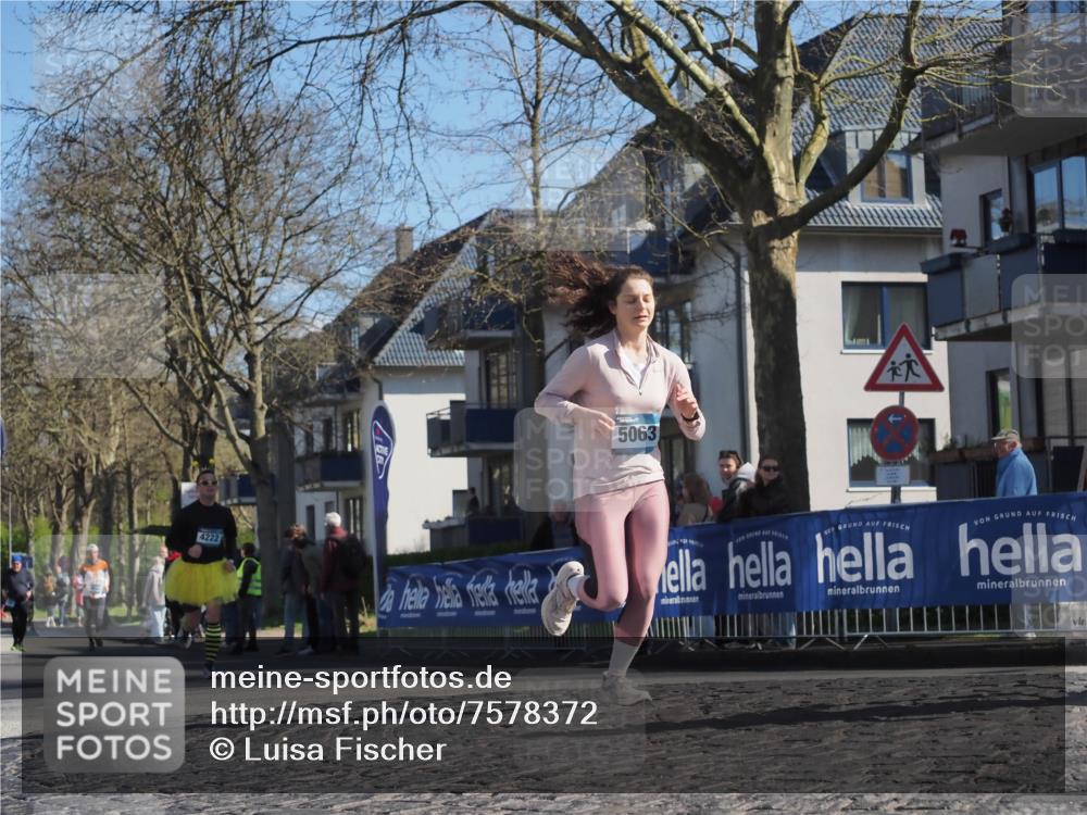 06.04.2025 - 44. Internationalen Wilhelmsburger Insellauf Luisa Fischer http://msf.ph/oto/7578372 06.04.2025 10:43:46 Ziel 4222, 5063 meine-sportfotos.de