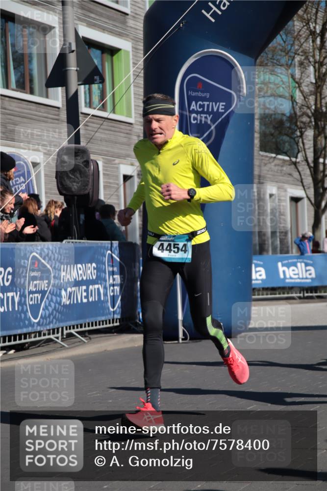 06.04.2025 - 44. Internationalen Wilhelmsburger Insellauf A. Gomolzig http://msf.ph/oto/7578400 06.04.2025 10:28:29 Ziel 4174, 4250, 4263, 4454 meine-sportfotos.de