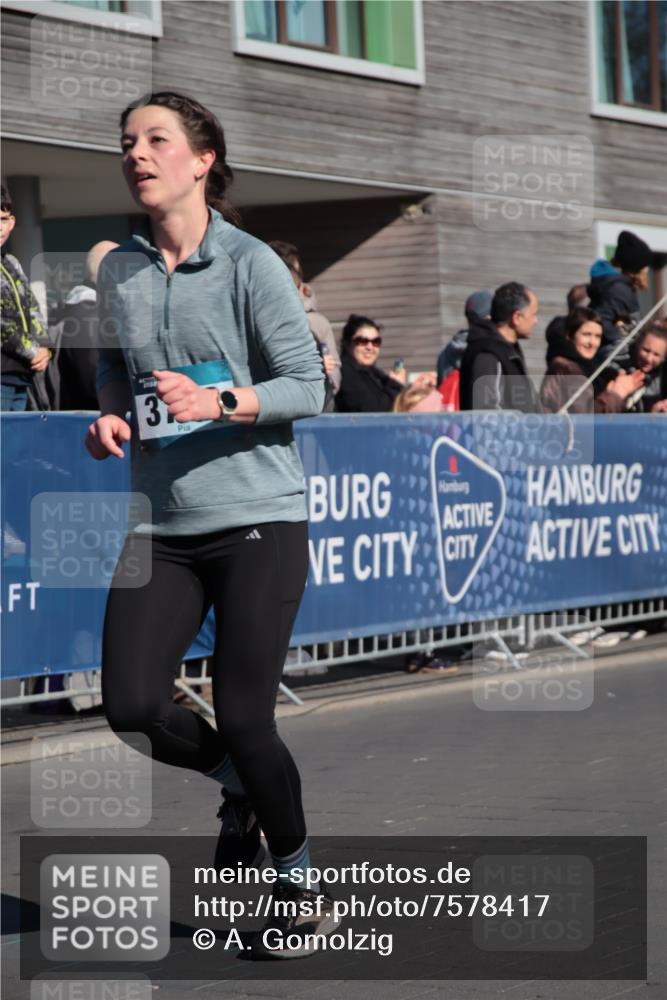 06.04.2025 - 44. Internationalen Wilhelmsburger Insellauf A. Gomolzig http://msf.ph/oto/7578417 06.04.2025 10:28:12 Ziel 3748 meine-sportfotos.de
