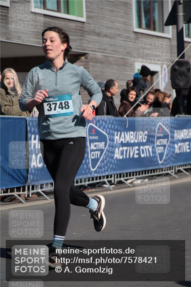 06.04.2025 - 44. Internationalen Wilhelmsburger Insellauf A. Gomolzig http://msf.ph/oto/7578421 06.04.2025 10:28:12 Ziel 3748 meine-sportfotos.de