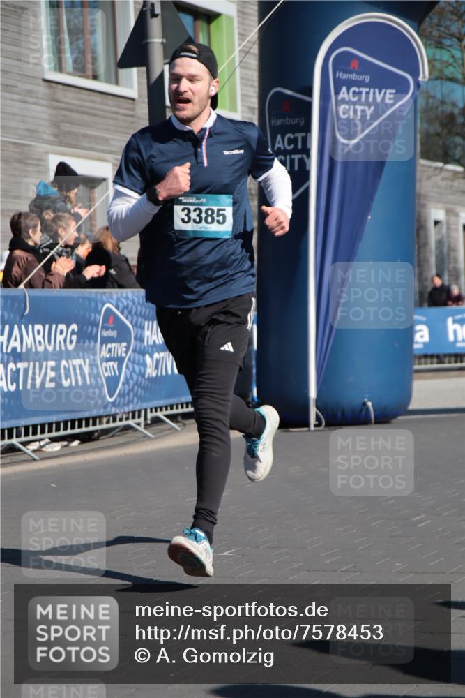 06.04.2025 - 44. Internationalen Wilhelmsburger Insellauf A. Gomolzig http://msf.ph/oto/7578453 06.04.2025 10:28:05 Ziel 3385 meine-sportfotos.de