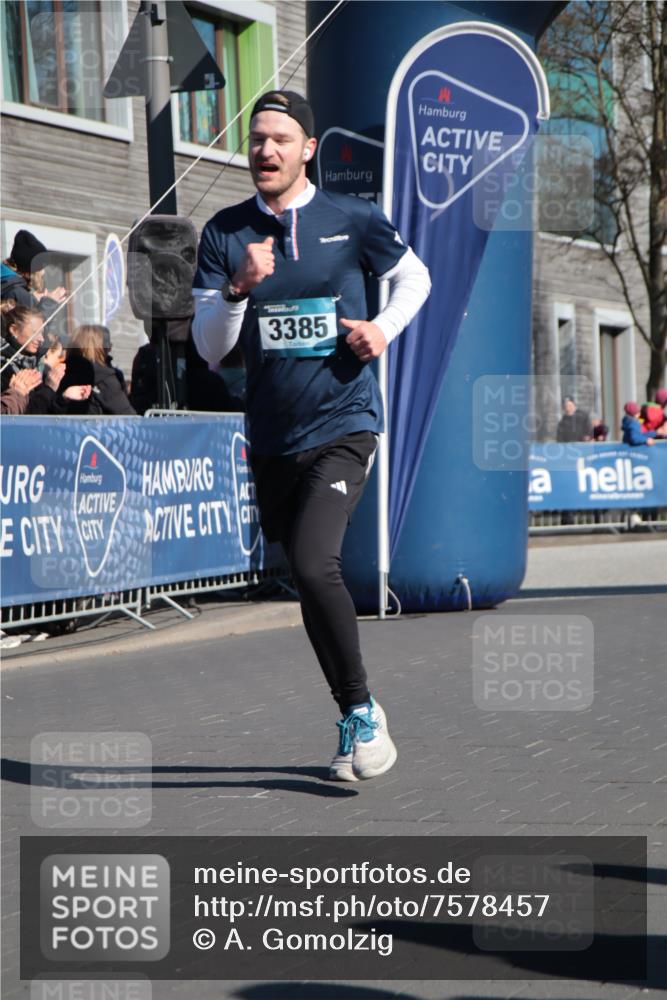 06.04.2025 - 44. Internationalen Wilhelmsburger Insellauf A. Gomolzig http://msf.ph/oto/7578457 06.04.2025 10:28:05 Ziel 3385 meine-sportfotos.de