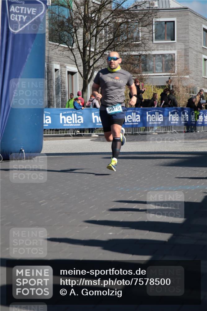 06.04.2025 - 44. Internationalen Wilhelmsburger Insellauf A. Gomolzig http://msf.ph/oto/7578500 06.04.2025 10:27:57 Ziel 3804, 5070 meine-sportfotos.de