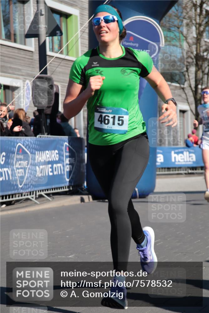 06.04.2025 - 44. Internationalen Wilhelmsburger Insellauf A. Gomolzig http://msf.ph/oto/7578532 06.04.2025 10:27:52 Ziel 3804, 3824, 4615, 5070 meine-sportfotos.de