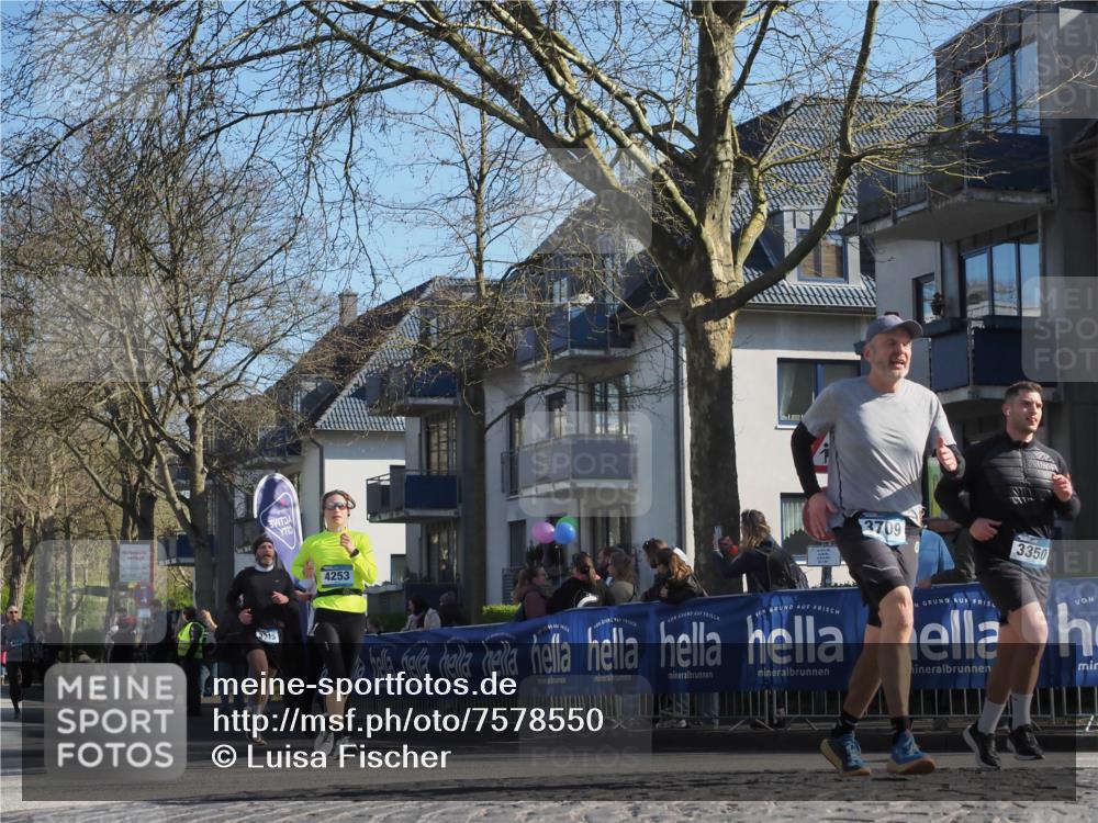 06.04.2025 - 44. Internationalen Wilhelmsburger Insellauf Luisa Fischer http://msf.ph/oto/7578550 06.04.2025 10:39:04 Ziel 3915, 4253, 3709, 3350 meine-sportfotos.de