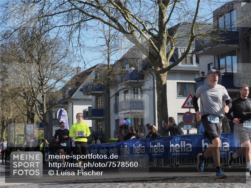 06.04.2025 - 44. Internationalen Wilhelmsburger Insellauf Luisa Fischer http://msf.ph/oto/7578560 06.04.2025 10:39:04 Ziel 3915, 4252, 3709, 3350 meine-sportfotos.de