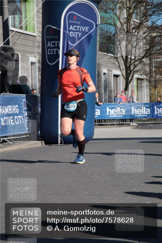 06.04.2025 - 44. Internationalen Wilhelmsburger Insellauf A. Gomolzig http://msf.ph/oto/7578628 06.04.2025 10:27:32 Ziel 3117, 3596, 3651, 4305 meine-sportfotos.de