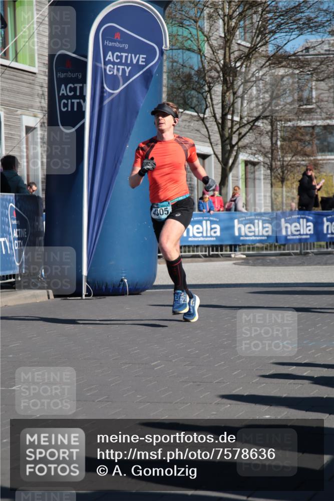 06.04.2025 - 44. Internationalen Wilhelmsburger Insellauf A. Gomolzig http://msf.ph/oto/7578636 06.04.2025 10:27:32 Ziel 3117, 3596, 3651, 4305 meine-sportfotos.de