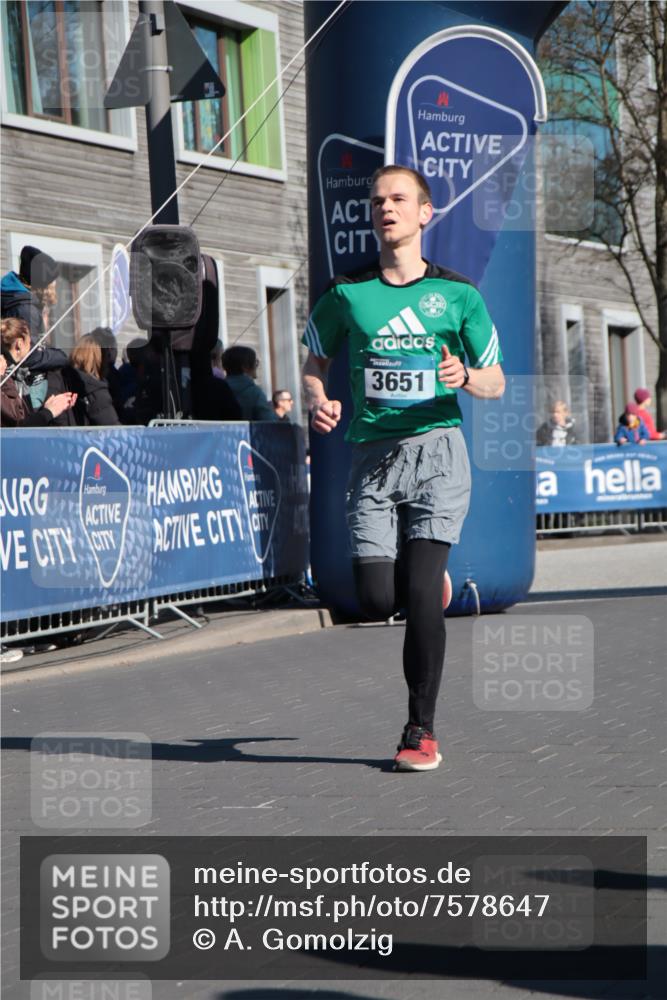 06.04.2025 - 44. Internationalen Wilhelmsburger Insellauf A. Gomolzig http://msf.ph/oto/7578647 06.04.2025 10:27:29 Ziel 3596, 3651, 4252, 4305 meine-sportfotos.de