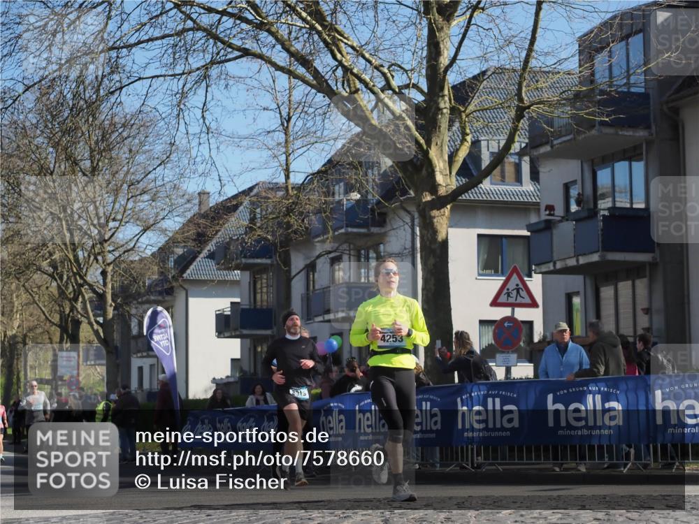 06.04.2025 - 44. Internationalen Wilhelmsburger Insellauf Luisa Fischer http://msf.ph/oto/7578660 06.04.2025 10:39:05 Ziel 4592, 4253, 67, 3915 meine-sportfotos.de