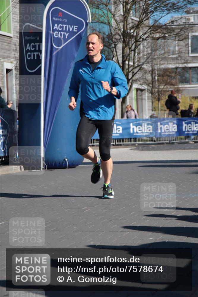 06.04.2025 - 44. Internationalen Wilhelmsburger Insellauf A. Gomolzig http://msf.ph/oto/7578674 06.04.2025 10:27:25 Ziel 3651, 4207, 4252, 4553 meine-sportfotos.de