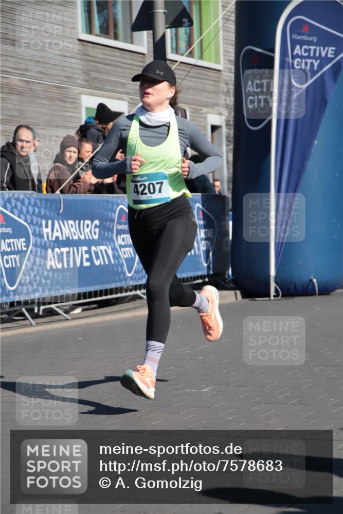 06.04.2025 - 44. Internationalen Wilhelmsburger Insellauf A. Gomolzig http://msf.ph/oto/7578683 06.04.2025 10:27:21 Ziel 3181, 3344, 4207, 4252, 4553 meine-sportfotos.de