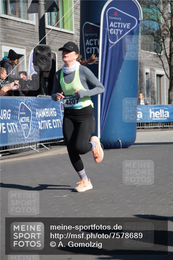 06.04.2025 - 44. Internationalen Wilhelmsburger Insellauf A. Gomolzig http://msf.ph/oto/7578689 06.04.2025 10:27:21 Ziel 3181, 3344, 4207, 4252, 4553 meine-sportfotos.de