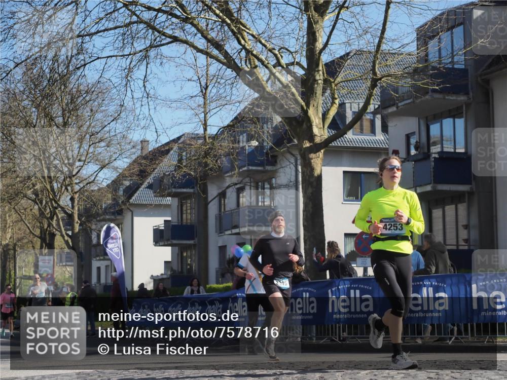 06.04.2025 - 44. Internationalen Wilhelmsburger Insellauf Luisa Fischer http://msf.ph/oto/7578716 06.04.2025 10:39:05 Ziel 4592, 4253, 2515 meine-sportfotos.de
