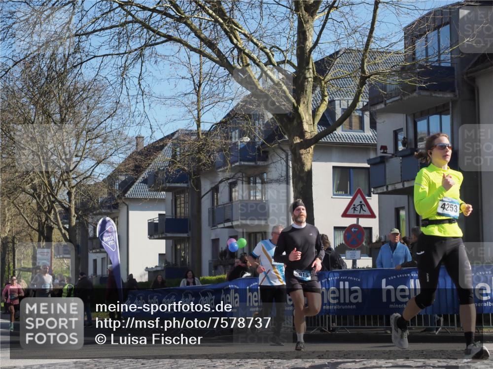 06.04.2025 - 44. Internationalen Wilhelmsburger Insellauf Luisa Fischer http://msf.ph/oto/7578737 06.04.2025 10:39:06 Ziel 4592, 3915, 4253 meine-sportfotos.de