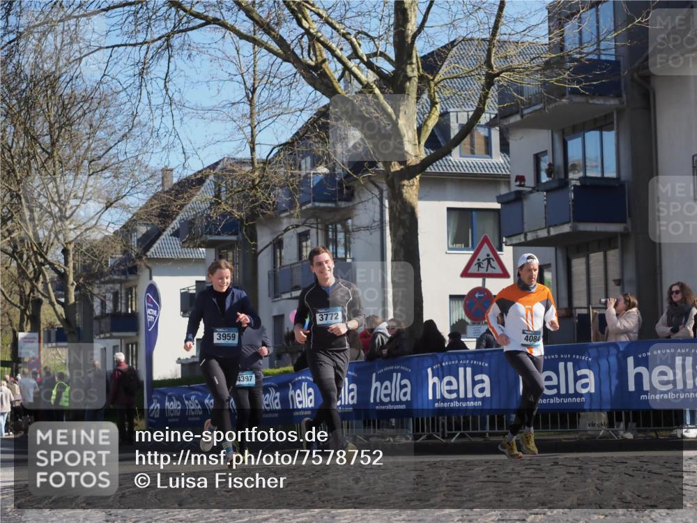 06.04.2025 - 44. Internationalen Wilhelmsburger Insellauf Luisa Fischer http://msf.ph/oto/7578752 06.04.2025 10:43:56 Ziel 3959, 3772, 4397, 4084 meine-sportfotos.de