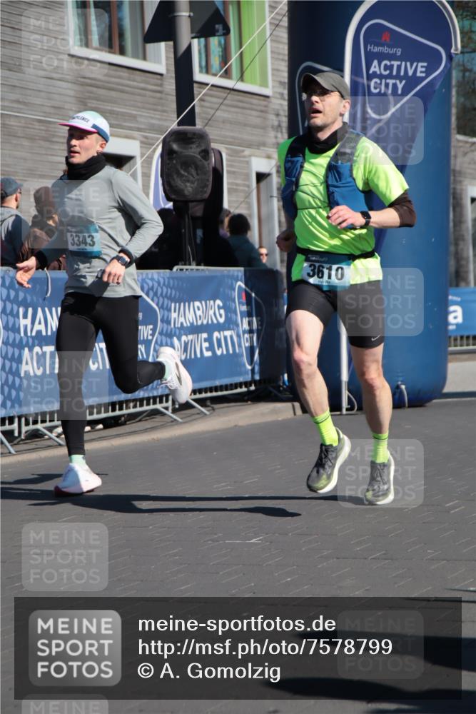 06.04.2025 - 44. Internationalen Wilhelmsburger Insellauf A. Gomolzig http://msf.ph/oto/7578799 06.04.2025 10:27:09 Ziel 3343, 3516, 3610, 4203, 4259, 5032 meine-sportfotos.de