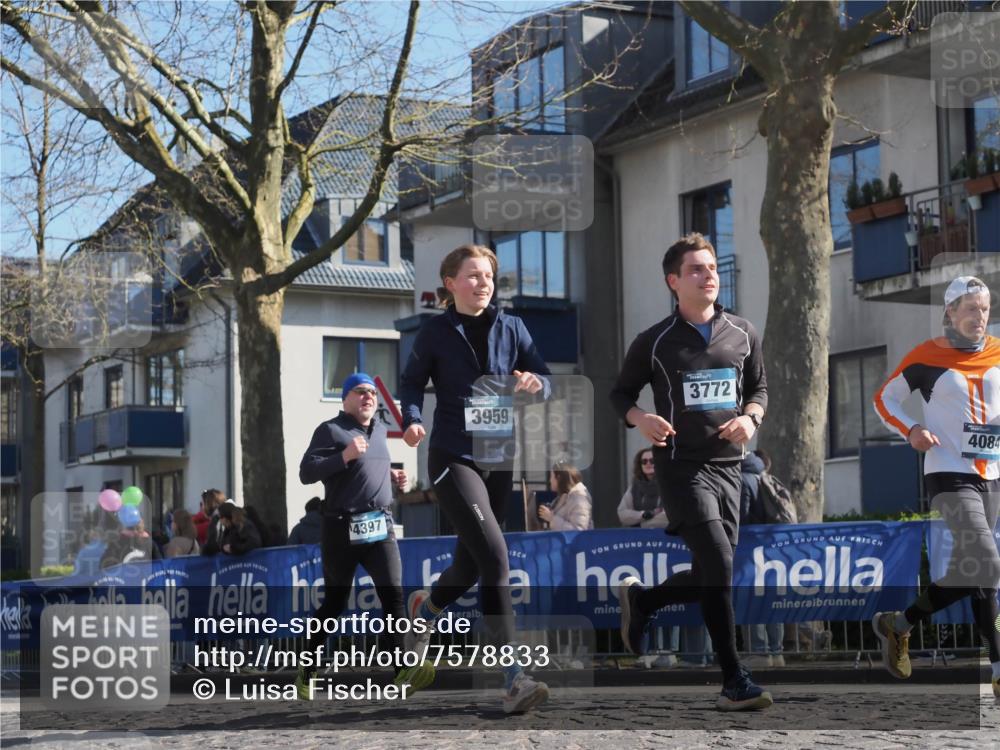 06.04.2025 - 44. Internationalen Wilhelmsburger Insellauf Luisa Fischer http://msf.ph/oto/7578833 06.04.2025 10:43:57 Ziel 3959, 3772, 4397, 4084 meine-sportfotos.de