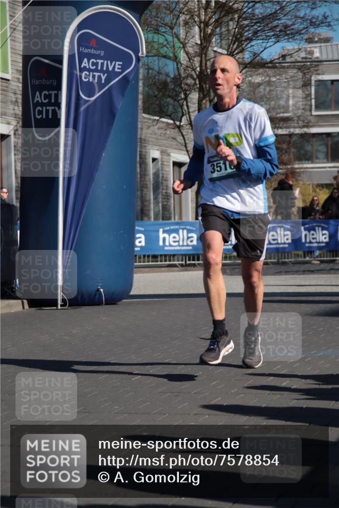 06.04.2025 - 44. Internationalen Wilhelmsburger Insellauf A. Gomolzig http://msf.ph/oto/7578854 06.04.2025 10:27:05 Ziel 3343, 3486, 3516, 3610, 4073, 4388, 5032 meine-sportfotos.de