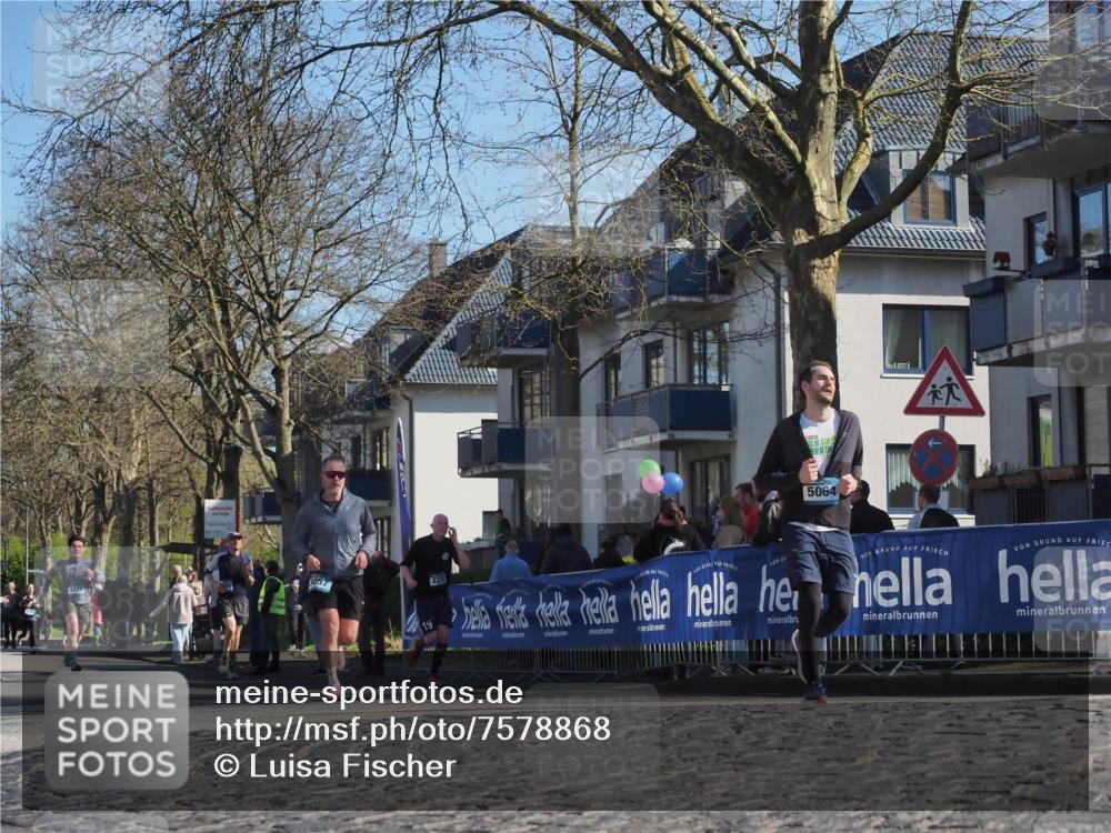06.04.2025 - 44. Internationalen Wilhelmsburger Insellauf Luisa Fischer http://msf.ph/oto/7578868 06.04.2025 10:44:03 Ziel 5064, 057, 19, 323 meine-sportfotos.de
