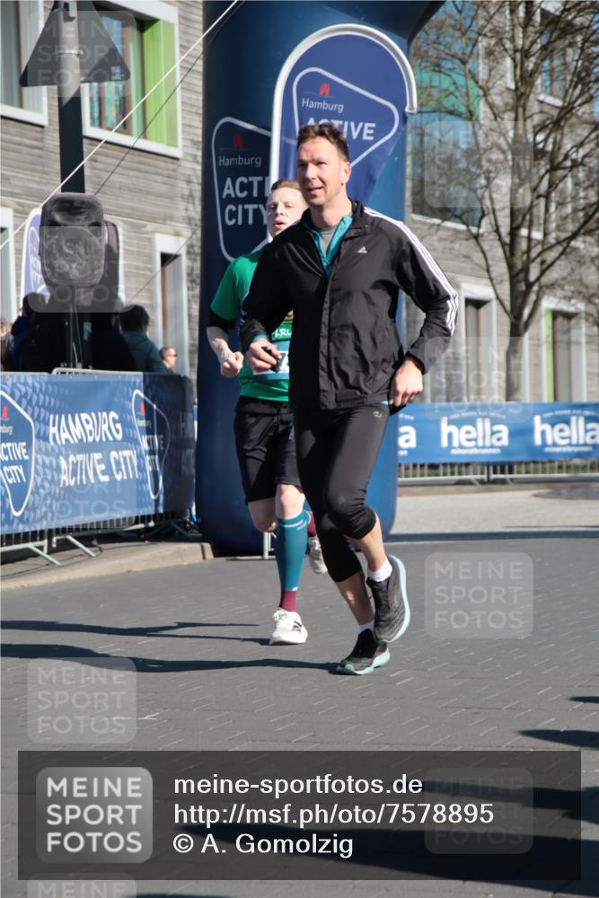 06.04.2025 - 44. Internationalen Wilhelmsburger Insellauf A. Gomolzig http://msf.ph/oto/7578895 06.04.2025 10:27:00 Ziel 3486, 3516, 4014, 4073, 4388 meine-sportfotos.de