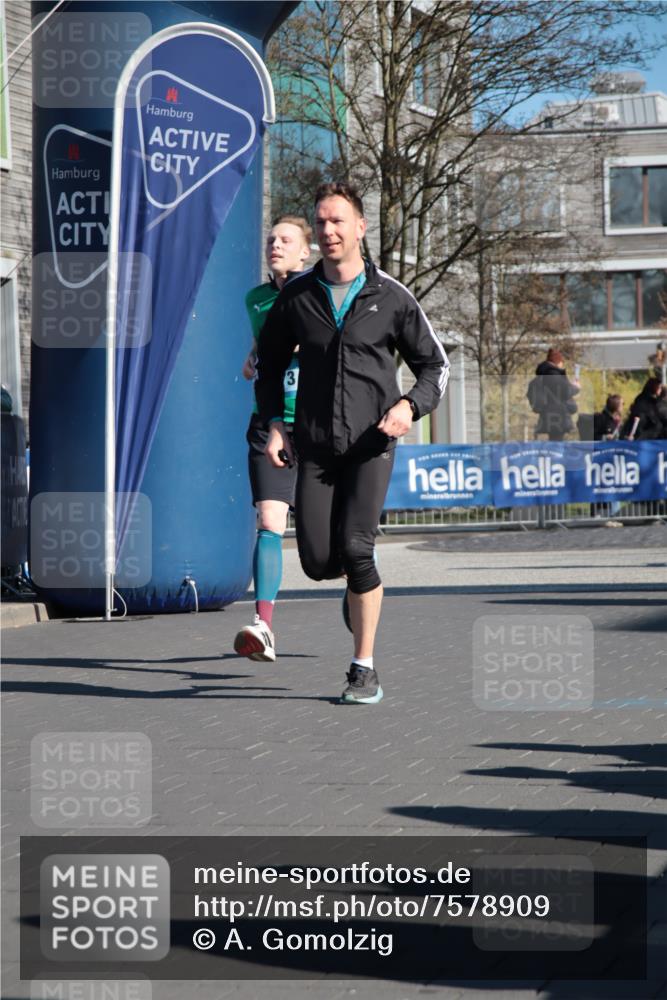 06.04.2025 - 44. Internationalen Wilhelmsburger Insellauf A. Gomolzig http://msf.ph/oto/7578909 06.04.2025 10:27:00 Ziel 3486, 3516, 4014, 4073, 4388 meine-sportfotos.de
