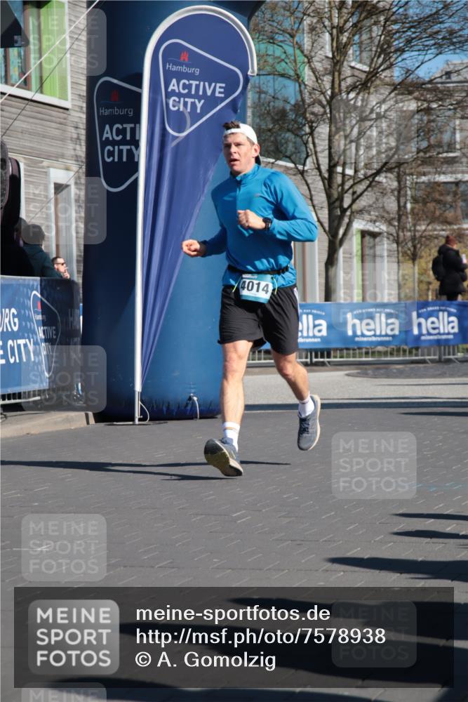 06.04.2025 - 44. Internationalen Wilhelmsburger Insellauf A. Gomolzig http://msf.ph/oto/7578938 06.04.2025 10:26:58 Ziel 3486, 4014, 4073, 4282, 4388 meine-sportfotos.de