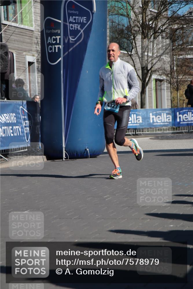 06.04.2025 - 44. Internationalen Wilhelmsburger Insellauf A. Gomolzig http://msf.ph/oto/7578979 06.04.2025 10:26:48 Ziel 3099, 4282, 4327, 4516 meine-sportfotos.de