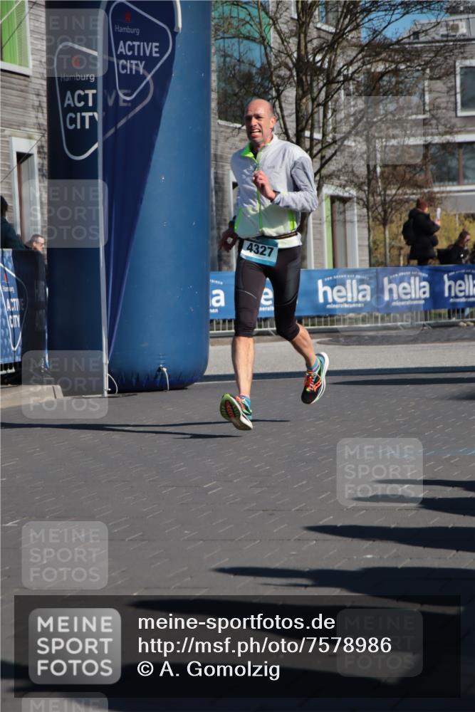 06.04.2025 - 44. Internationalen Wilhelmsburger Insellauf A. Gomolzig http://msf.ph/oto/7578986 06.04.2025 10:26:48 Ziel 3099, 4282, 4327, 4516 meine-sportfotos.de