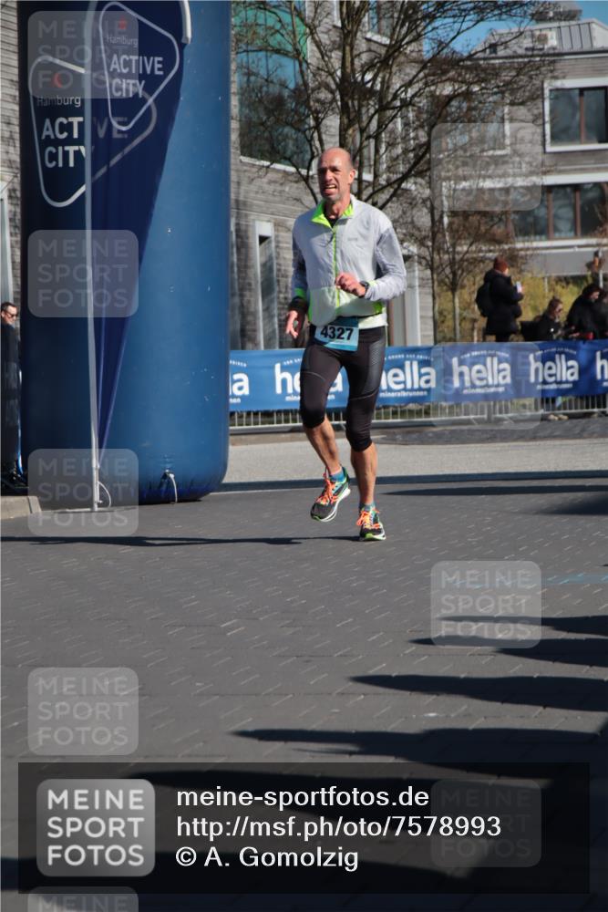 06.04.2025 - 44. Internationalen Wilhelmsburger Insellauf A. Gomolzig http://msf.ph/oto/7578993 06.04.2025 10:26:48 Ziel 3099, 4282, 4327, 4516 meine-sportfotos.de