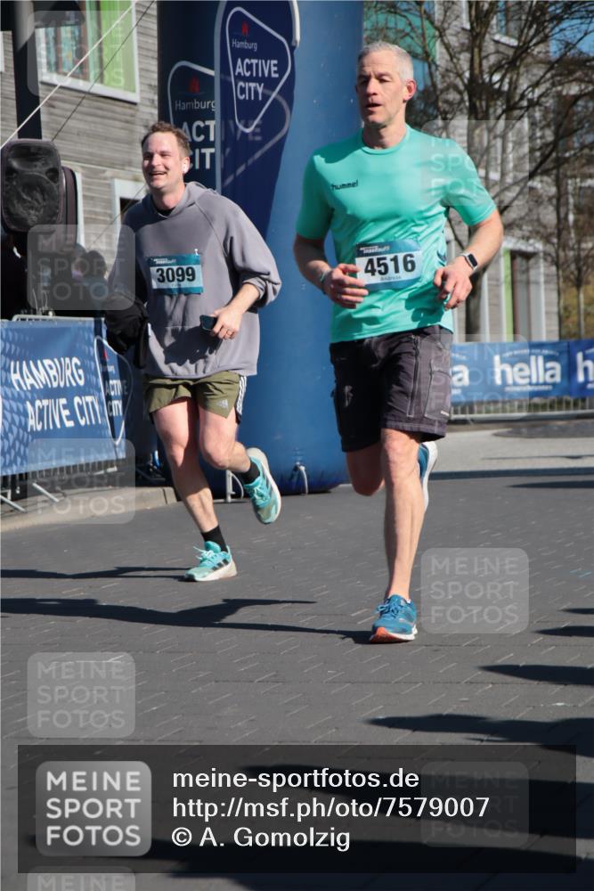 06.04.2025 - 44. Internationalen Wilhelmsburger Insellauf A. Gomolzig http://msf.ph/oto/7579007 06.04.2025 10:26:46 Ziel 3099, 4327, 4516, 5076 meine-sportfotos.de