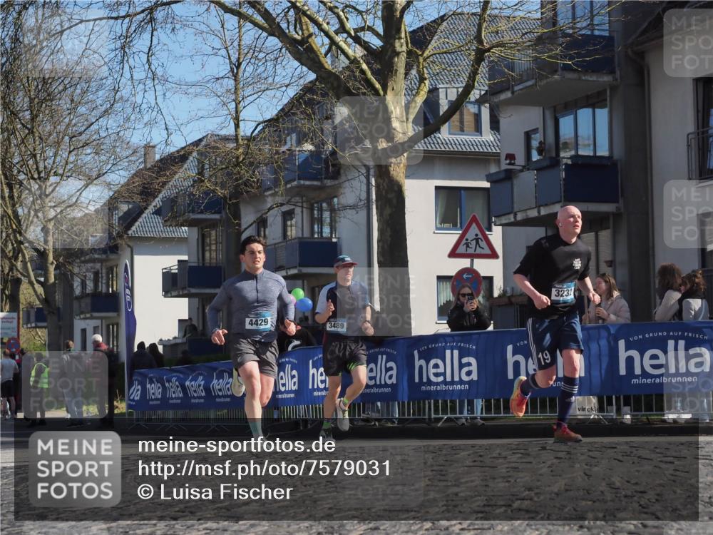 06.04.2025 - 44. Internationalen Wilhelmsburger Insellauf Luisa Fischer http://msf.ph/oto/7579031 06.04.2025 10:44:07 Ziel 3232, 4429, 3489 meine-sportfotos.de