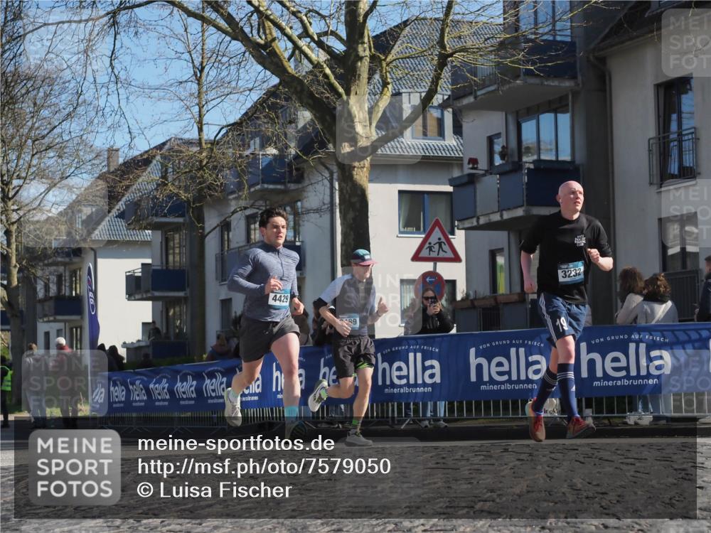 06.04.2025 - 44. Internationalen Wilhelmsburger Insellauf Luisa Fischer http://msf.ph/oto/7579050 06.04.2025 10:44:08 Ziel 4429, 89, 3232 meine-sportfotos.de