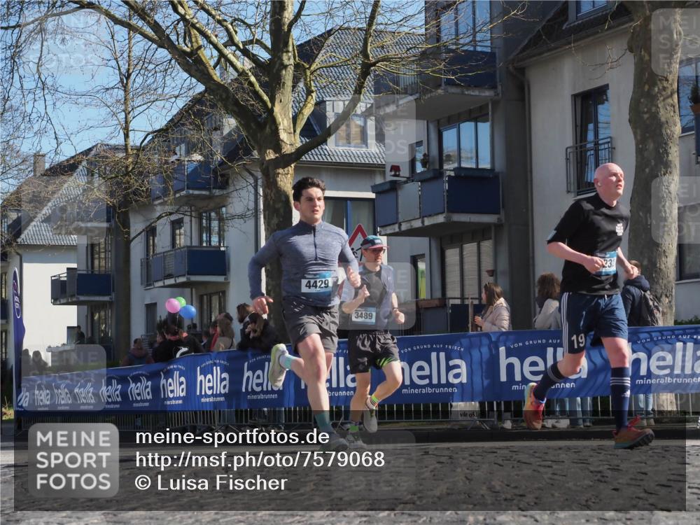 06.04.2025 - 44. Internationalen Wilhelmsburger Insellauf Luisa Fischer http://msf.ph/oto/7579068 06.04.2025 10:44:08 Ziel 4429, 3489, 23, 19 meine-sportfotos.de