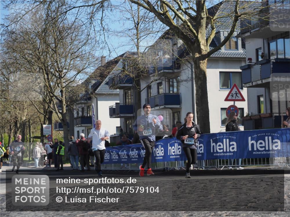 06.04.2025 - 44. Internationalen Wilhelmsburger Insellauf Luisa Fischer http://msf.ph/oto/7579104 06.04.2025 10:44:14 Ziel 4394, 4393 meine-sportfotos.de