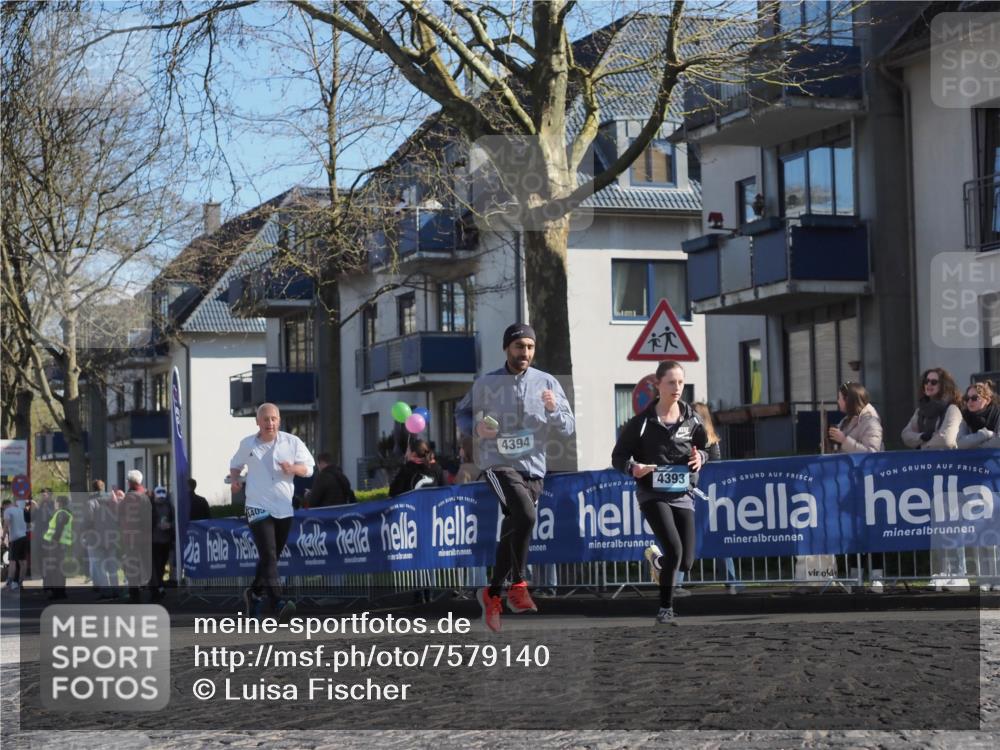 06.04.2025 - 44. Internationalen Wilhelmsburger Insellauf Luisa Fischer http://msf.ph/oto/7579140 06.04.2025 10:44:15 Ziel 4394, 40, 4393 meine-sportfotos.de