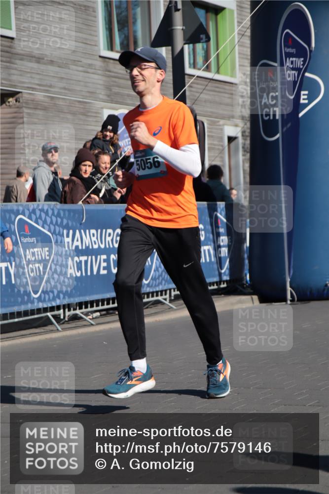 06.04.2025 - 44. Internationalen Wilhelmsburger Insellauf A. Gomolzig http://msf.ph/oto/7579146 06.04.2025 10:26:15 Ziel 5056 meine-sportfotos.de