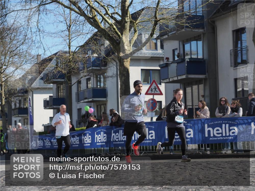 06.04.2025 - 44. Internationalen Wilhelmsburger Insellauf Luisa Fischer http://msf.ph/oto/7579153 06.04.2025 10:44:15 Ziel 394, 4403, 4393 meine-sportfotos.de