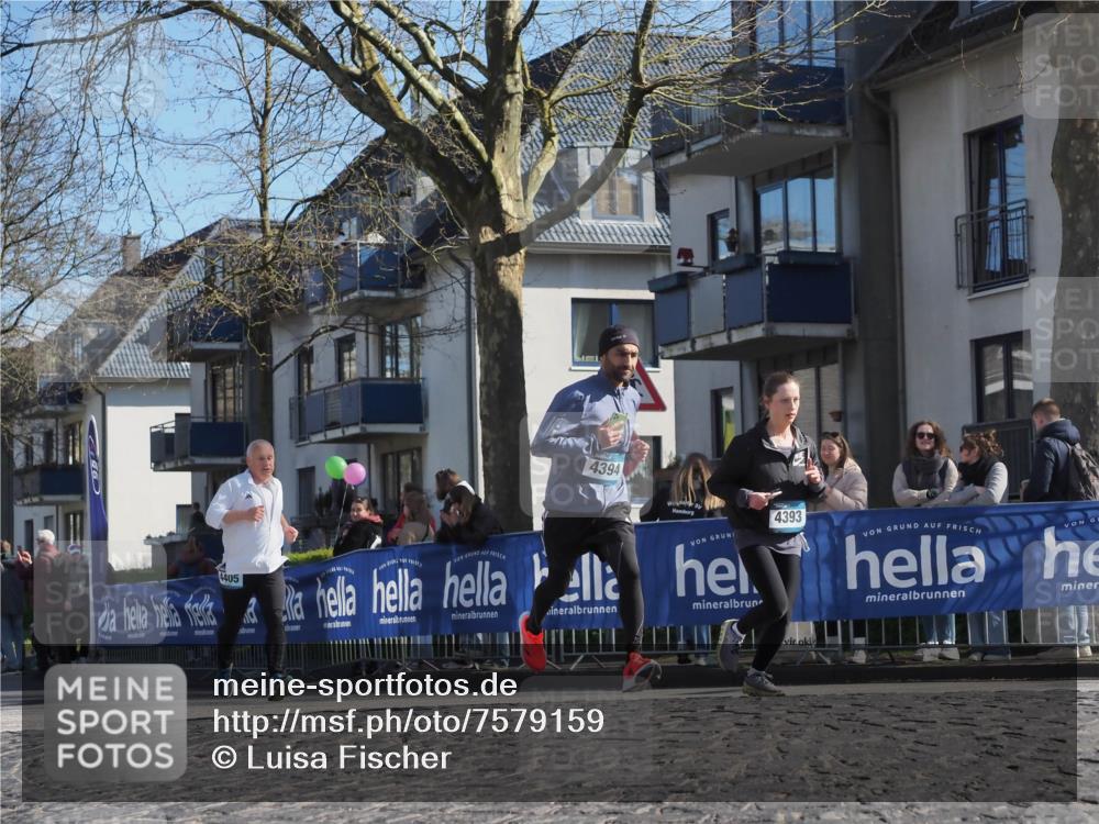 06.04.2025 - 44. Internationalen Wilhelmsburger Insellauf Luisa Fischer http://msf.ph/oto/7579159 06.04.2025 10:44:15 Ziel 4394, 4405, 4393 meine-sportfotos.de