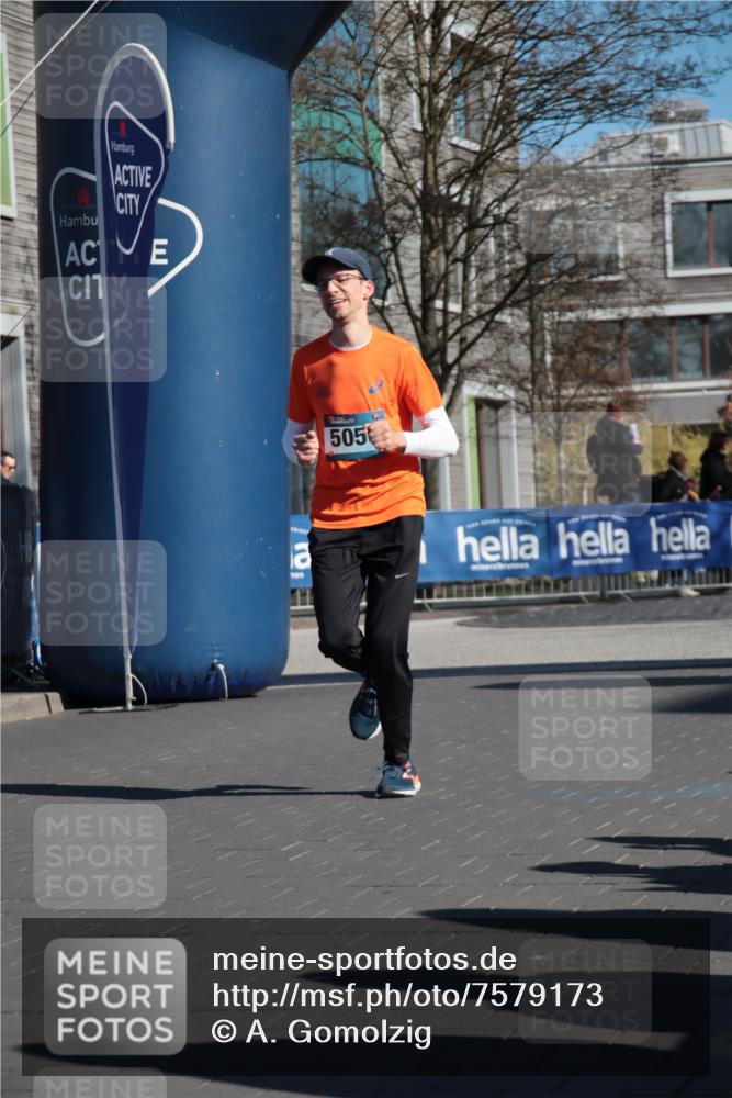 06.04.2025 - 44. Internationalen Wilhelmsburger Insellauf A. Gomolzig http://msf.ph/oto/7579173 06.04.2025 10:26:14 Ziel 5056 meine-sportfotos.de