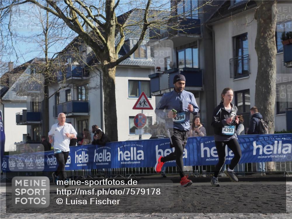 06.04.2025 - 44. Internationalen Wilhelmsburger Insellauf Luisa Fischer http://msf.ph/oto/7579178 06.04.2025 10:44:16 Ziel 405, 4394, 4393 meine-sportfotos.de