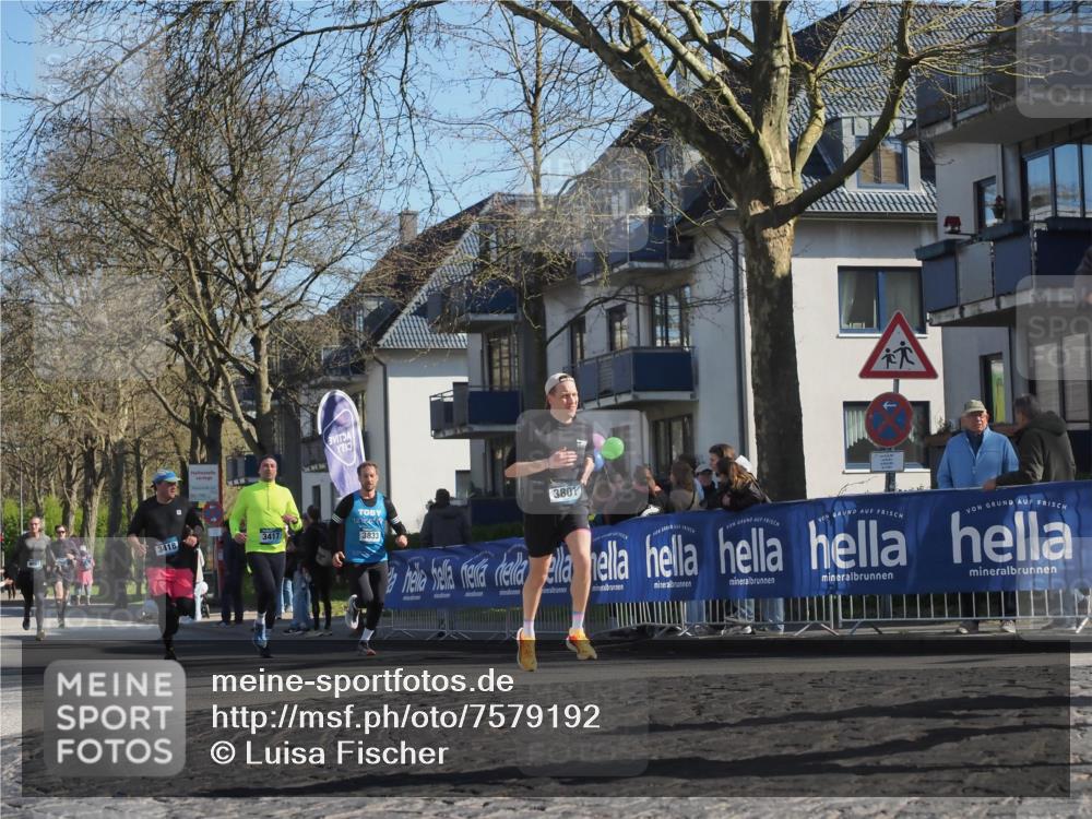 06.04.2025 - 44. Internationalen Wilhelmsburger Insellauf Luisa Fischer http://msf.ph/oto/7579192 06.04.2025 10:39:24 Ziel 3801, 3418, 3417, 3833 meine-sportfotos.de