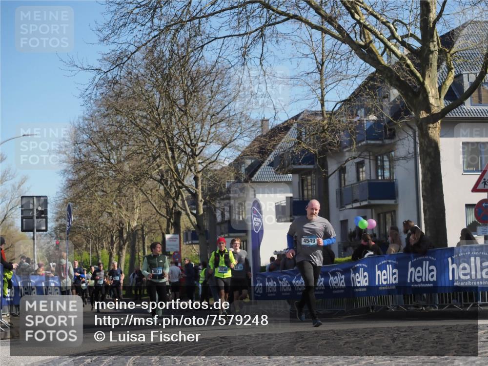 06.04.2025 - 44. Internationalen Wilhelmsburger Insellauf Luisa Fischer http://msf.ph/oto/7579248 06.04.2025 10:44:19 Ziel 3030, 3031, 4549, 3279 meine-sportfotos.de