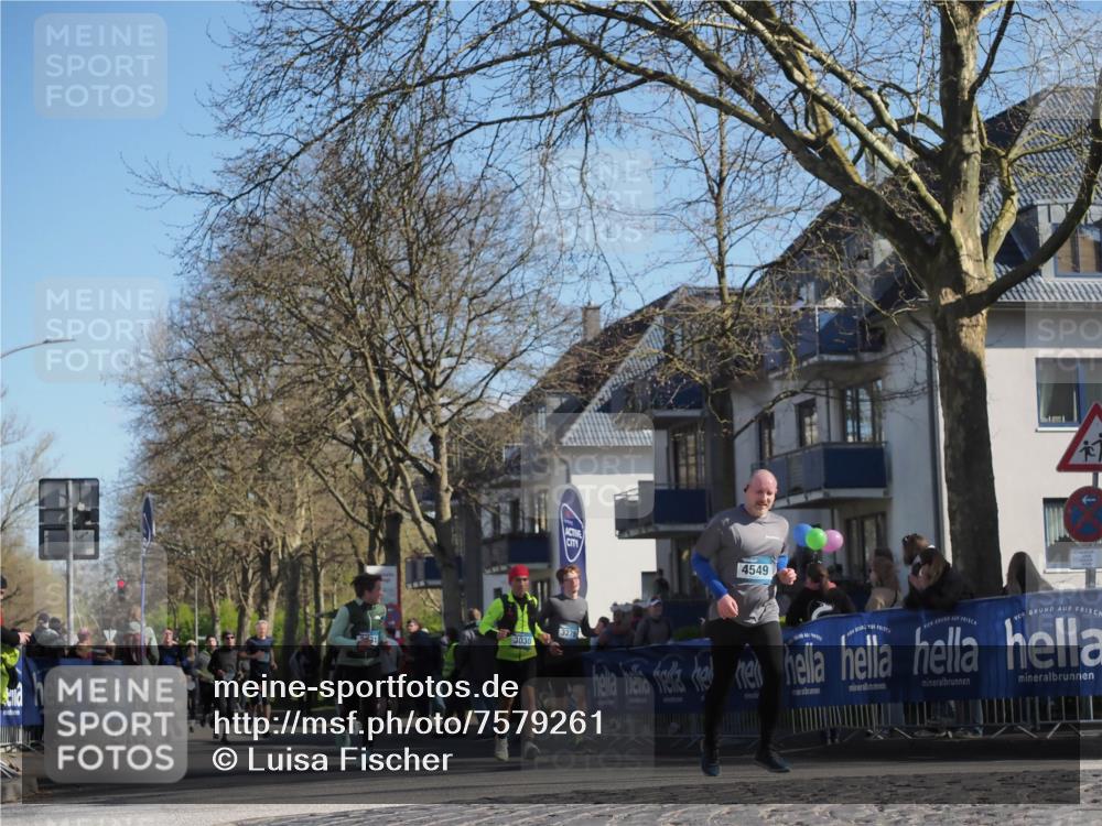 06.04.2025 - 44. Internationalen Wilhelmsburger Insellauf Luisa Fischer http://msf.ph/oto/7579261 06.04.2025 10:44:19 Ziel 3030, 4549, 3279 meine-sportfotos.de