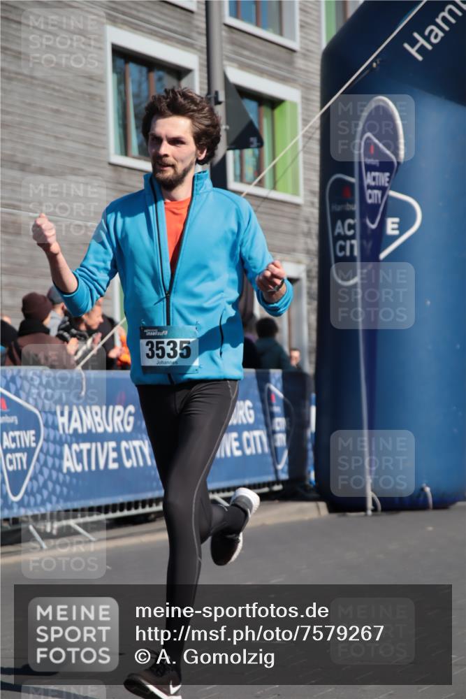06.04.2025 - 44. Internationalen Wilhelmsburger Insellauf A. Gomolzig http://msf.ph/oto/7579267 06.04.2025 10:25:52 Ziel 3535 meine-sportfotos.de