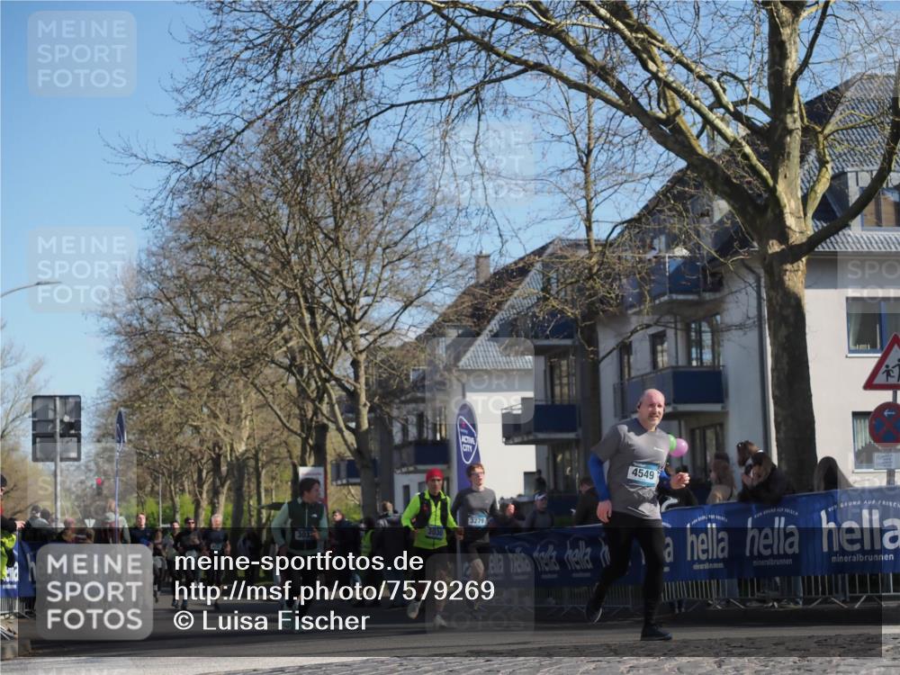 06.04.2025 - 44. Internationalen Wilhelmsburger Insellauf Luisa Fischer http://msf.ph/oto/7579269 06.04.2025 10:44:19 Ziel 303, 3030, 3279, 4549 meine-sportfotos.de