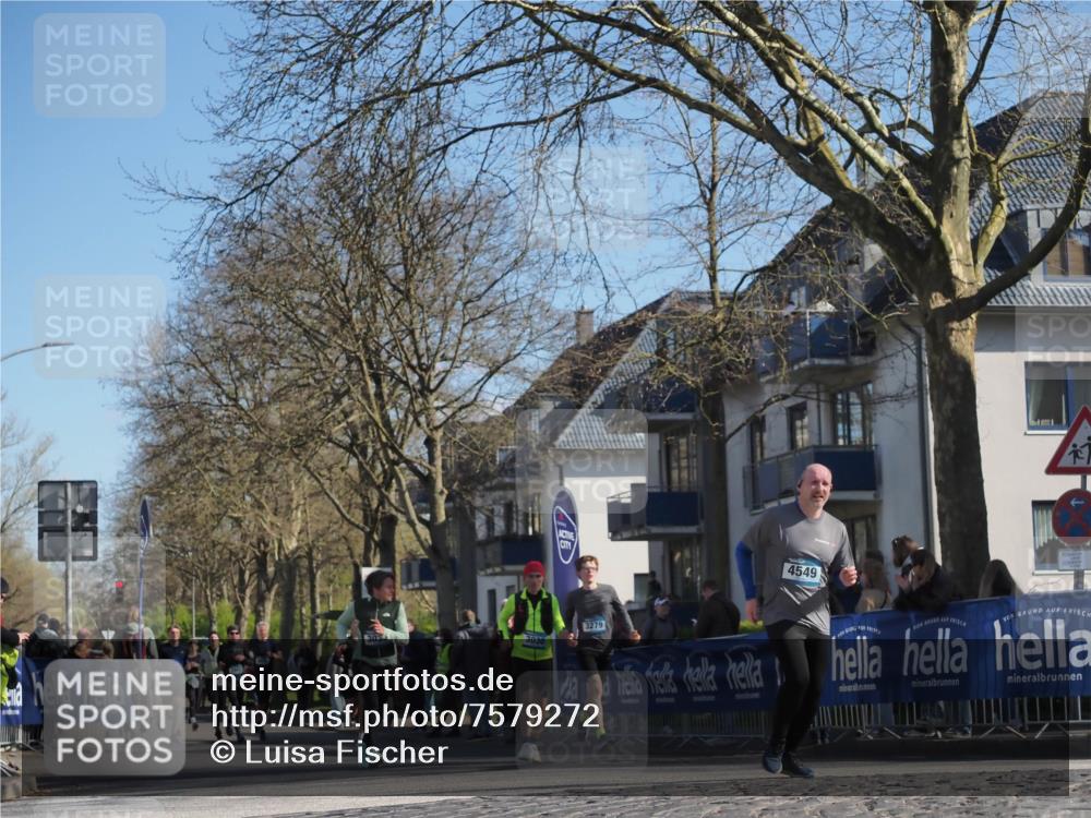06.04.2025 - 44. Internationalen Wilhelmsburger Insellauf Luisa Fischer http://msf.ph/oto/7579272 06.04.2025 10:44:19 Ziel 303, 3030, 3279, 4549 meine-sportfotos.de
